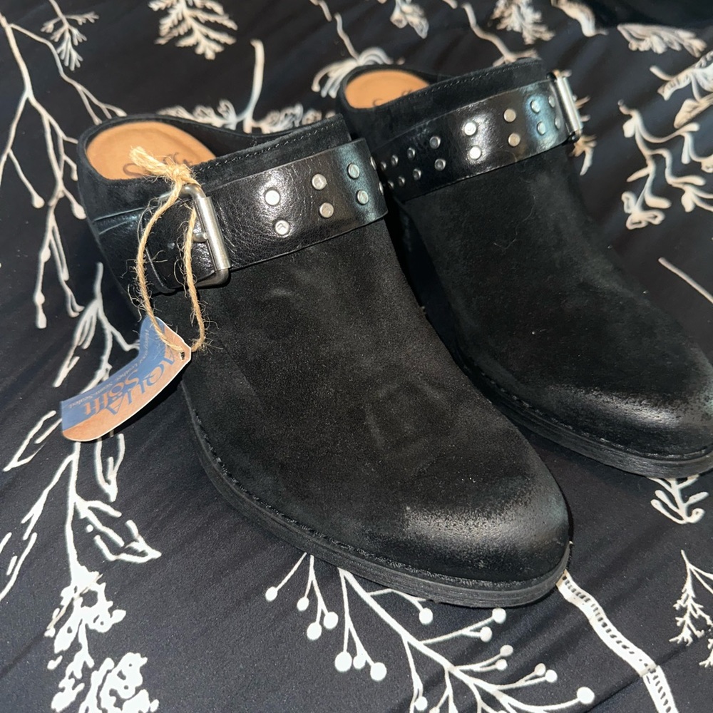 Distressed brand new sofft heeled mules